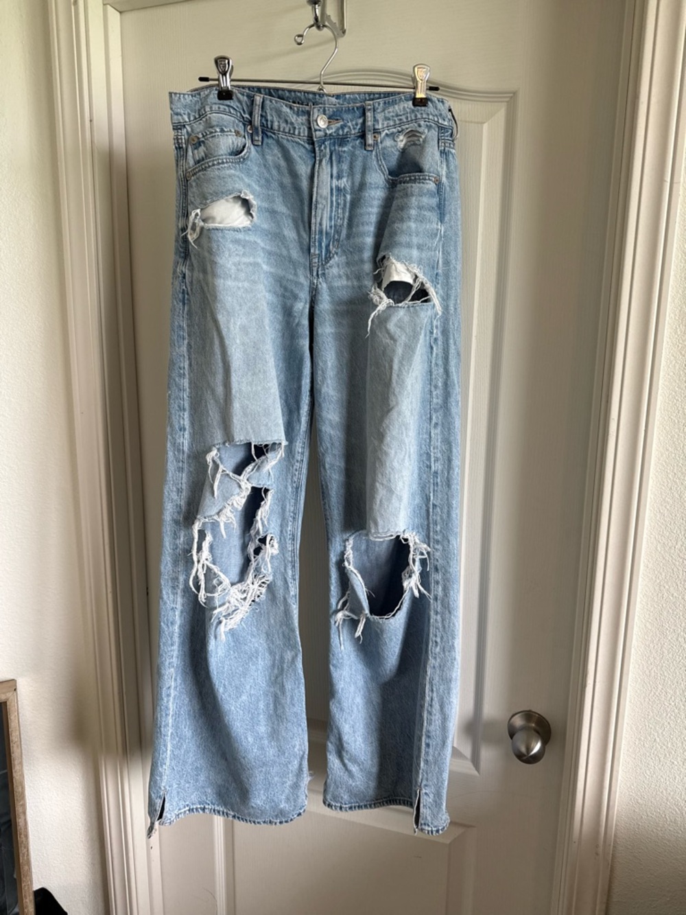 American Eagle Outfitters Light Blue Distressed Wide-Leg Jeans Size 6